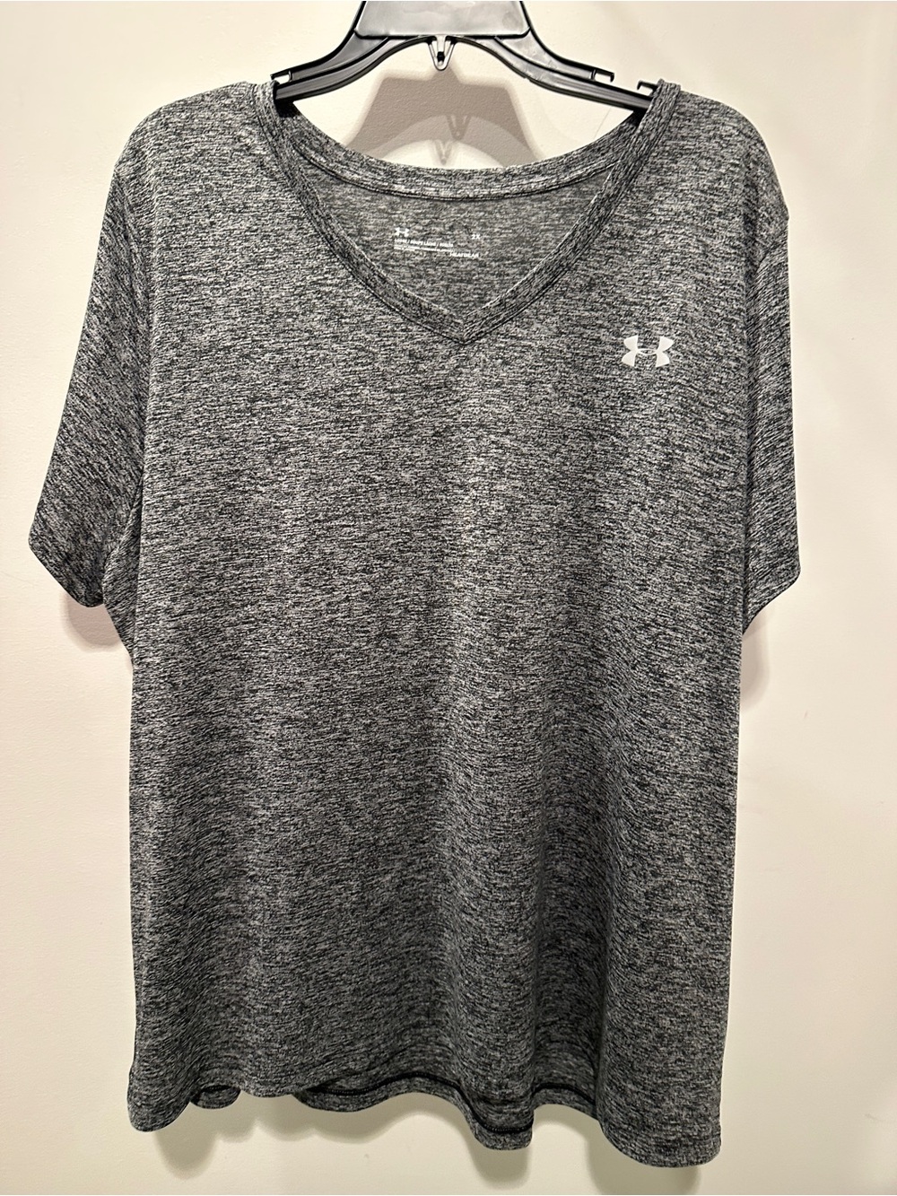 Under Armour Women's Heathered Gray V-Neck Performance Tee 2X